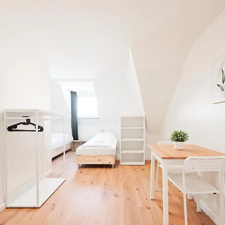 Tolstov Apartments - 5 Zimmer - Dachgeschoss - Citycenter Κρέφελντ